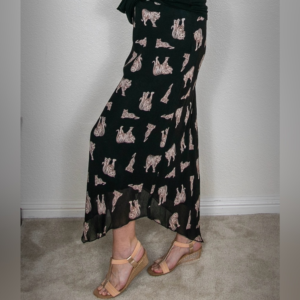 Lapis Los Angeles black skirt. Tiger design. Sz 6 small